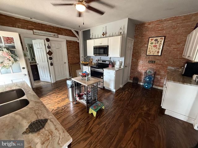 402 W 1ST ST, Birdsboro, PA 19508