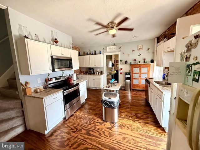 402 W 1ST ST, Birdsboro, PA 19508