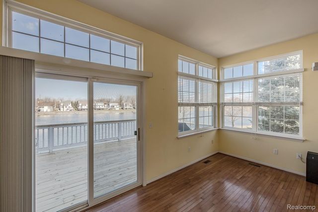 1004 Island Lake Drive, Oxford Charter Township, MI 48371