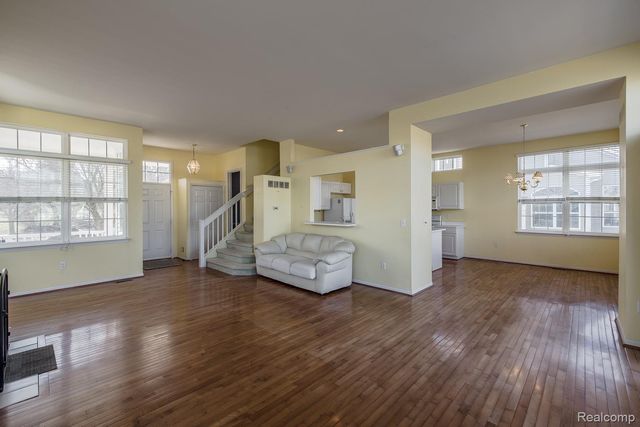 1004 Island Lake Drive, Oxford Charter Township, MI 48371