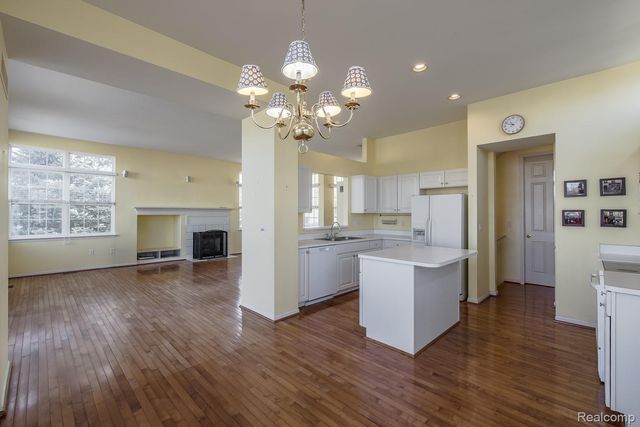 1004 Island Lake Drive, Oxford Charter Township, MI 48371