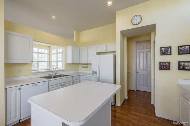 1004 Island Lake Drive, Oxford Charter Township, MI 48371