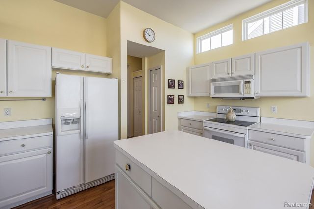 1004 Island Lake Drive, Oxford Charter Township, MI 48371