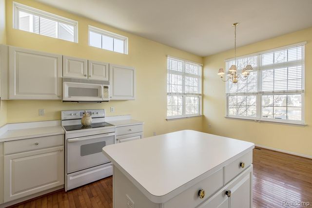 1004 Island Lake Drive, Oxford Charter Township, MI 48371