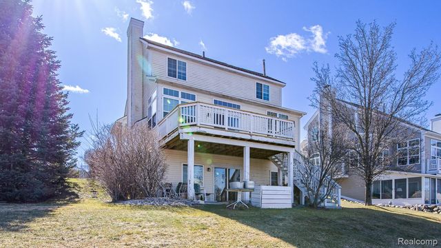 1004 Island Lake Drive, Oxford Charter Township, MI 48371