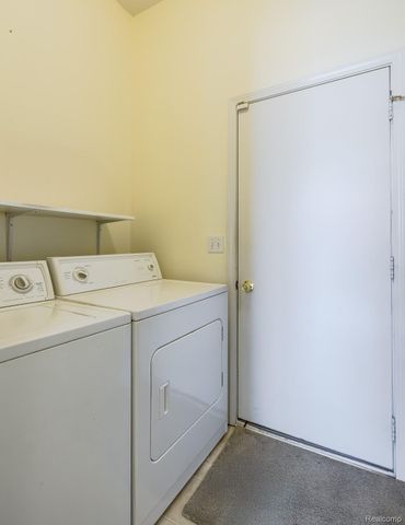 1004 Island Lake Drive, Oxford Charter Township, MI 48371