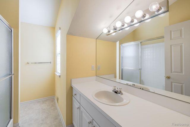 1004 Island Lake Drive, Oxford Charter Township, MI 48371