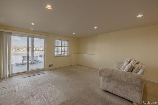 1004 Island Lake Drive, Oxford Charter Township, MI 48371