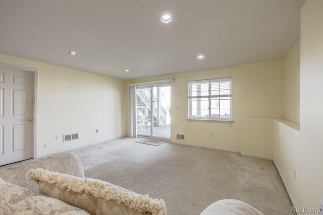 1004 Island Lake Drive, Oxford Charter Township, MI 48371