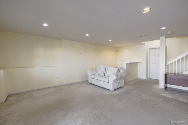 1004 Island Lake Drive, Oxford Charter Township, MI 48371