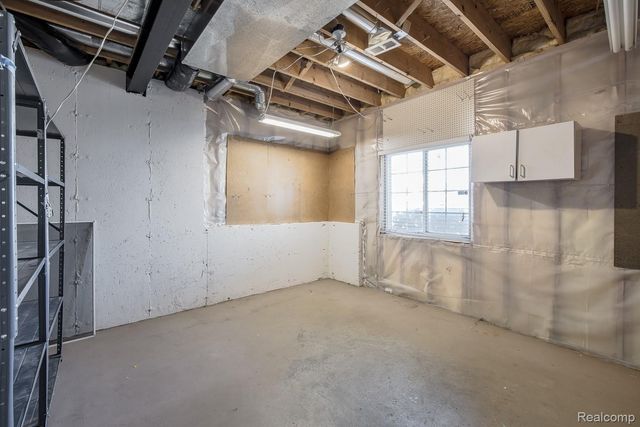 1004 Island Lake Drive, Oxford Charter Township, MI 48371