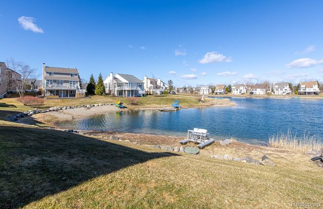 1004 Island Lake Drive, Oxford Charter Township, MI 48371