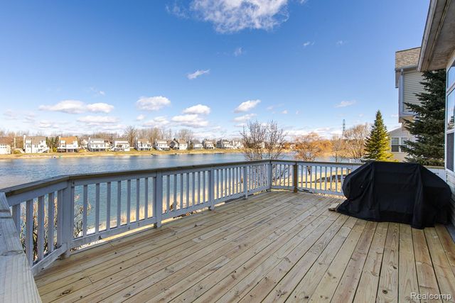 1004 Island Lake Drive, Oxford Charter Township, MI 48371