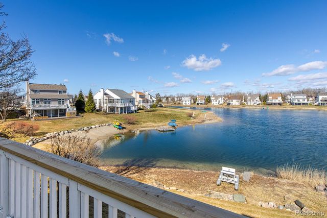 1004 Island Lake Drive, Oxford Charter Township, MI 48371