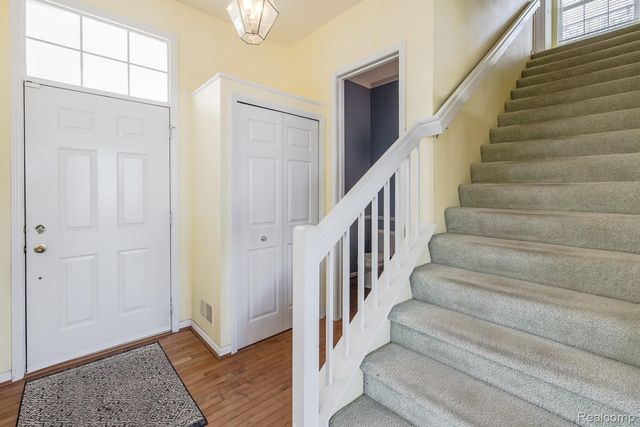 1004 Island Lake Drive, Oxford Charter Township, MI 48371