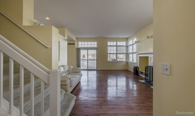 1004 Island Lake Drive, Oxford Charter Township, MI 48371