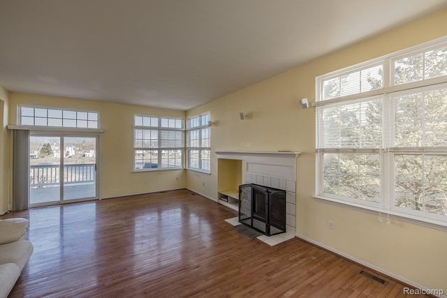 1004 Island Lake Drive, Oxford Charter Township, MI 48371