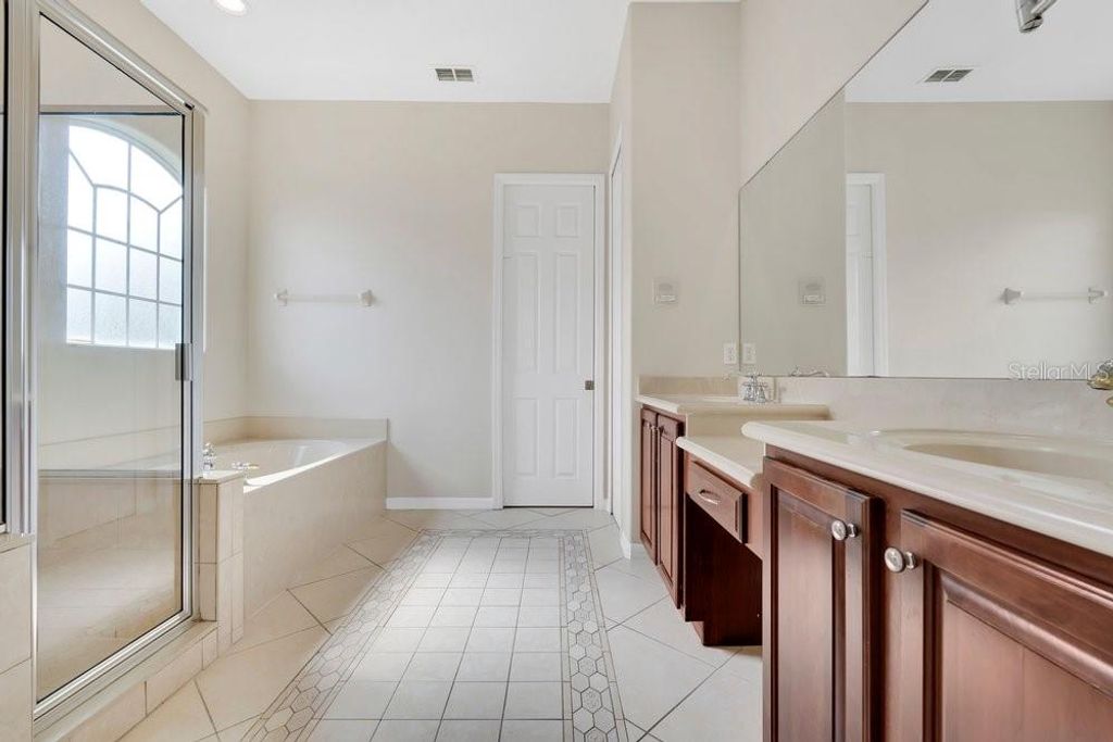 Image 20 of property listing at 2609 SAND ARBOR CIRCLE, Orlando, FL 32824