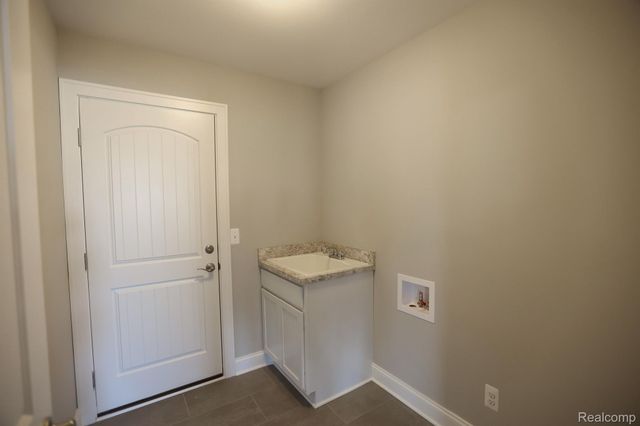 1012 Camellia Circle 48, Marion Twp, MI 48843