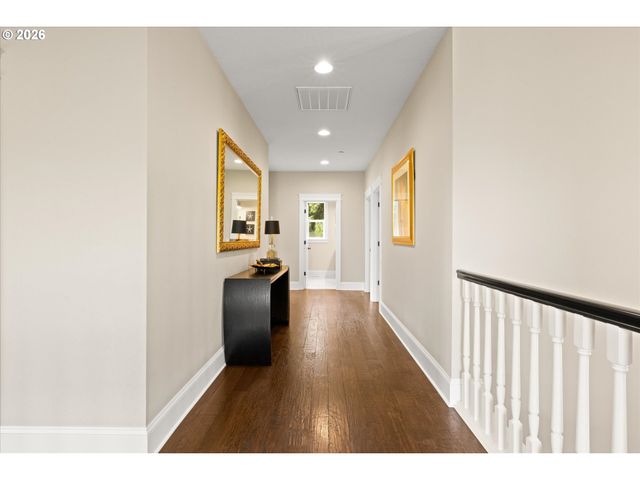 21818 SHANNON Ln, West Linn, OR 97068