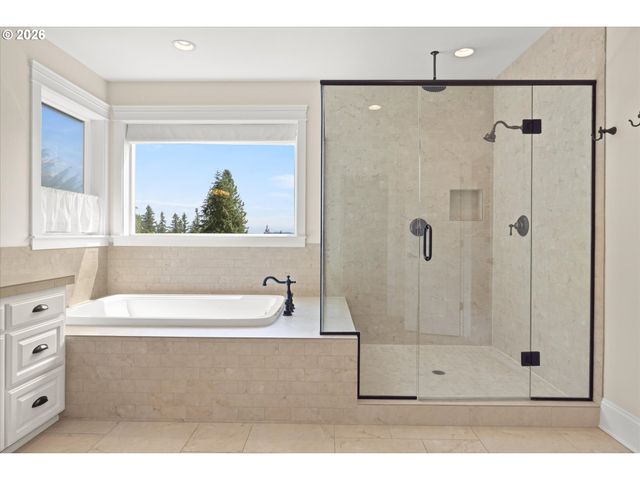 21818 SHANNON Ln, West Linn, OR 97068