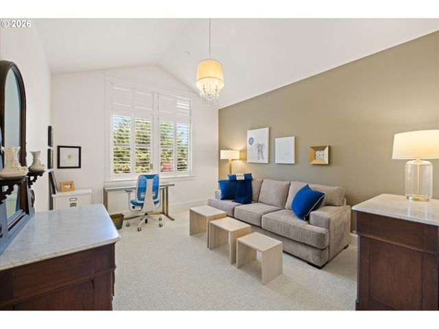 21818 SHANNON Ln, West Linn, OR 97068