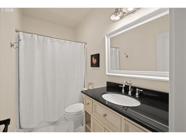 21818 SHANNON Ln, West Linn, OR 97068