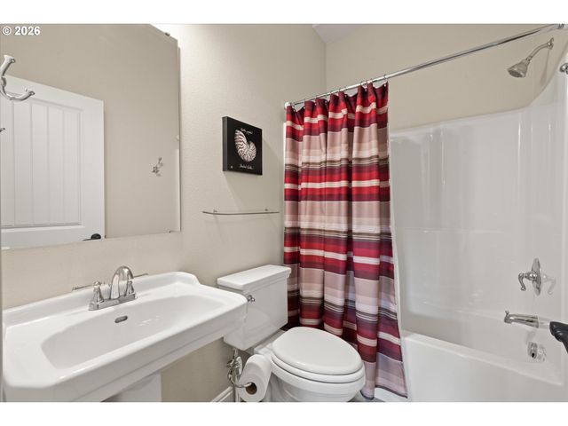 21818 SHANNON Ln, West Linn, OR 97068