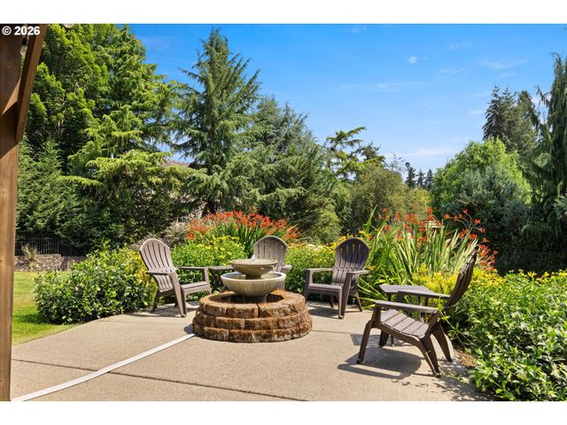 21818 SHANNON Ln, West Linn, OR 97068
