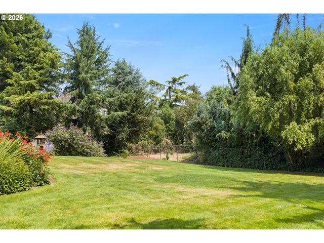 21818 SHANNON Ln, West Linn, OR 97068