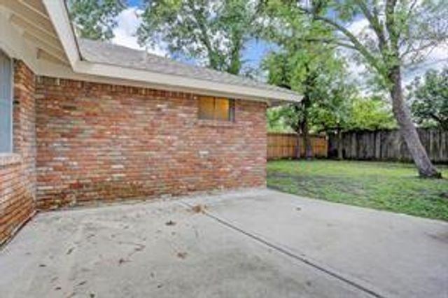 3815 Sun Valley Drive, Houston, TX 77025