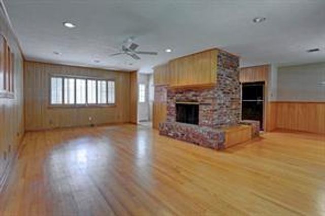 3815 Sun Valley Drive, Houston, TX 77025