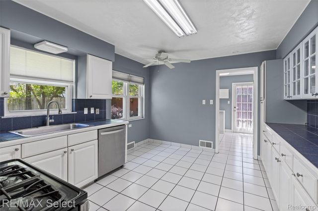3441 Hawthorne Drive, Flint, MI 48503