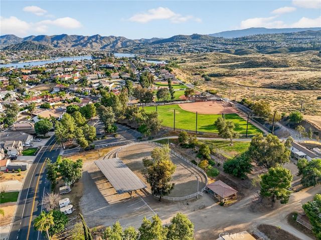 21951 Stawberry Lane, Canyon Lake, CA 92587