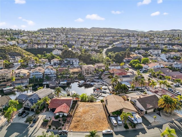 21951 Stawberry Lane, Canyon Lake, CA 92587