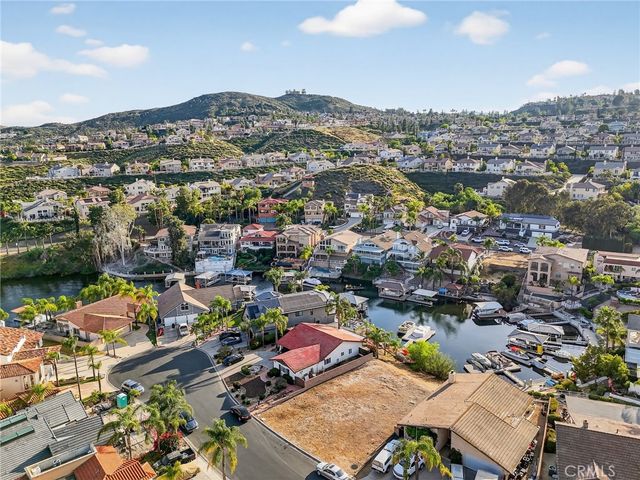 21951 Stawberry Lane, Canyon Lake, CA 92587