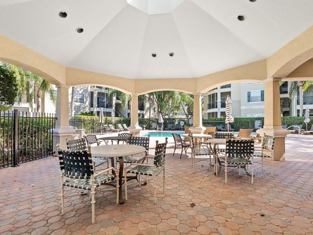5152 NORTHRIDGE ROAD 204, Sarasota, FL 34238