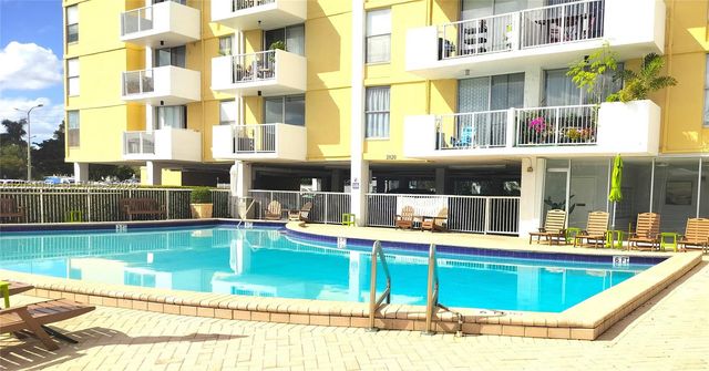 2020 NE 135th Street 506, North Miami, FL 33181