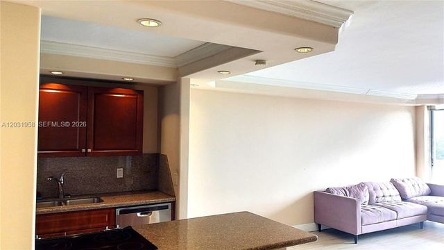 2020 NE 135th Street 506, North Miami, FL 33181