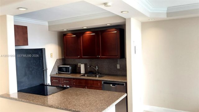 2020 NE 135th Street 506, North Miami, FL 33181