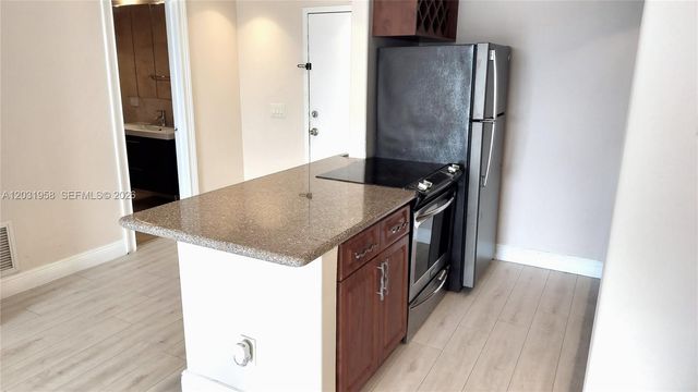 2020 NE 135th Street 506, North Miami, FL 33181