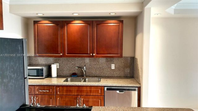 2020 NE 135th Street 506, North Miami, FL 33181