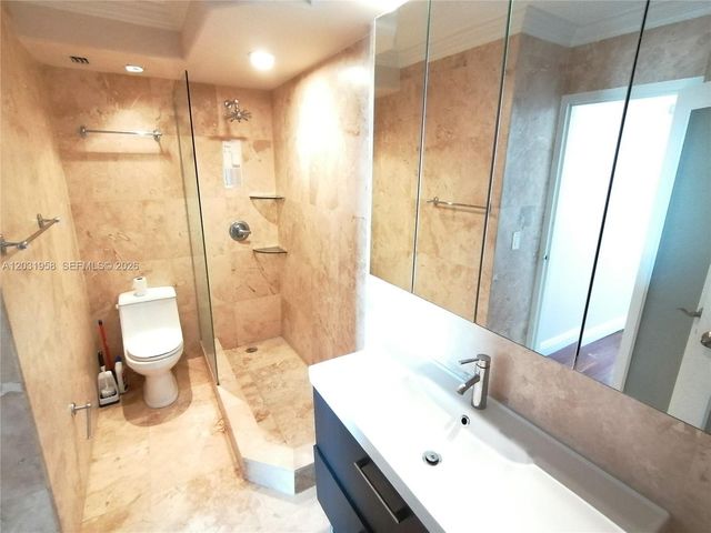2020 NE 135th Street 506, North Miami, FL 33181