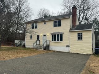 26 Pequonnock Road, Trumbull, CT 06611