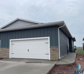9651 W Tunis Dr, Sioux Falls, SD 57106