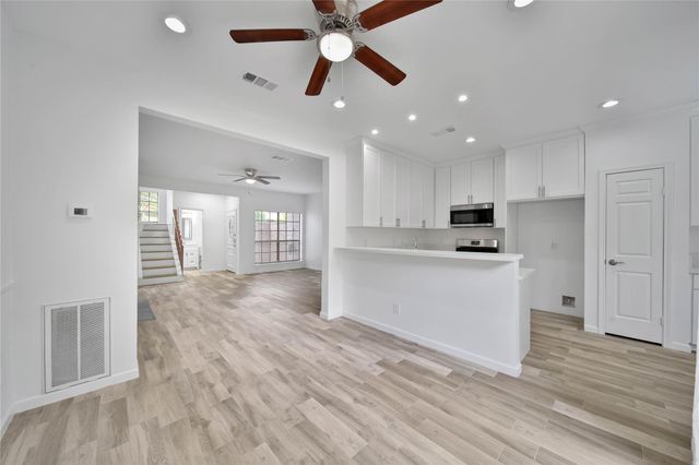 712 Country Place Drive D, Houston, TX 77079