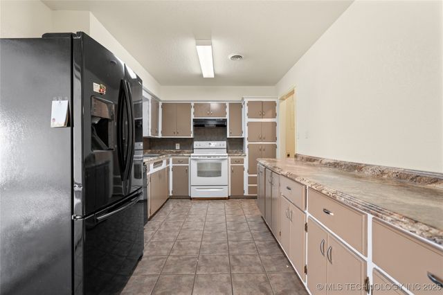 43 Laurel Street, Lone Grove, OK 73443