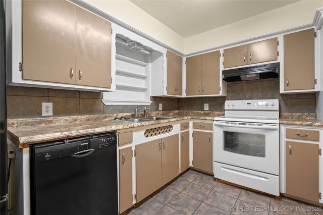 43 Laurel Street, Lone Grove, OK 73443