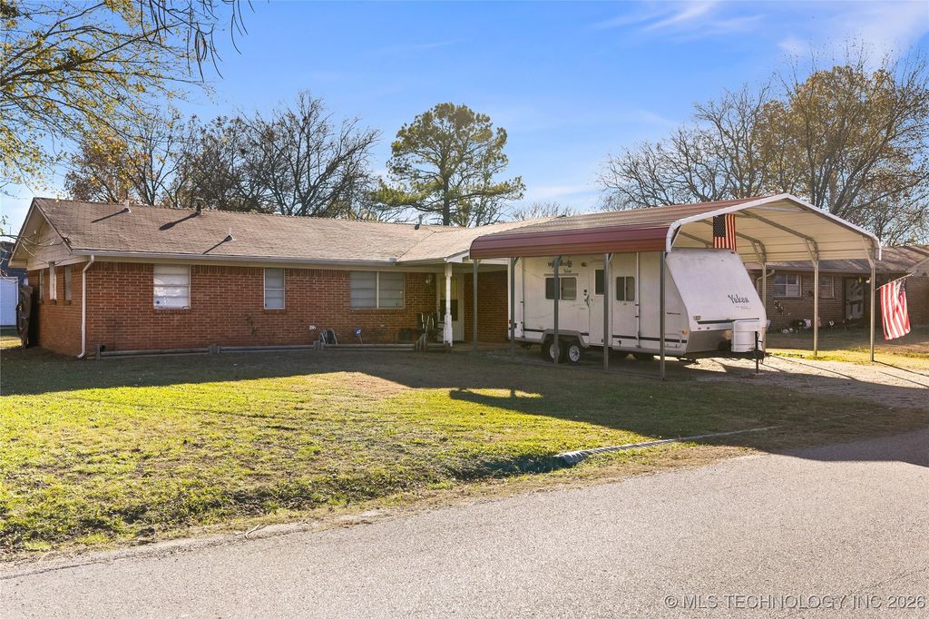 43 Laurel Street, Lone Grove, OK 73443