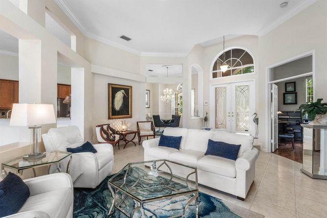 911 Forest Glen Lane, Wellington, FL 33414